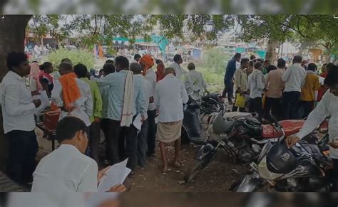 मुख्यमंत्री माझी लाडकी बहीण योजनेत महिलांची लूट; एका .